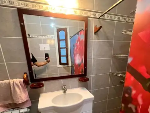 Casa 4 ambientes con parque quincho y pileta