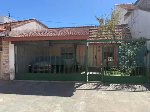 PH CON GARAJE A UNA CUADRA DE MITRE 