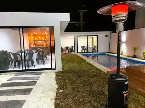 Casa 5 ambientes con 4 baños