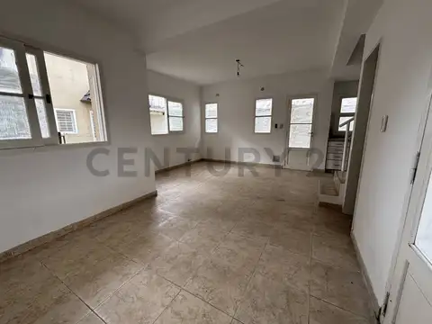 Dúplex con gran parque privado en entorno verde de Turdera