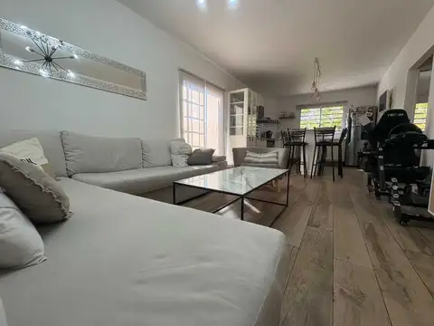 Depto Tipo Casa 7 ambientes con 2 baños