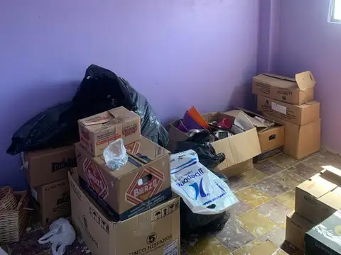 VENTA Casa  3 ambientes con parque, Berazategui.