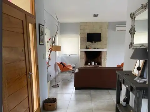 Casa en Alquiler en Las Cañuelas Club de Campo, USD 2.000