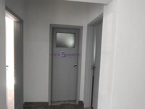 PH tipo casa de 4 ambientes ubicado en esquina con patio, cochera y terraza