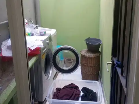 Carlos Tejedor 100, Piso pb