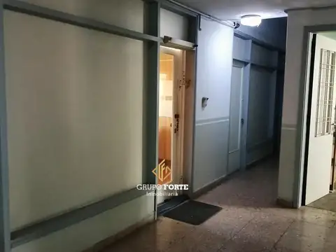 Oficina 6 ambientes con 1 baño