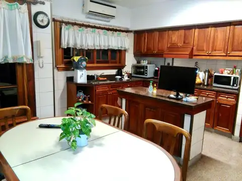 IMPECABLE CASA 6 AMB , PARQUE, PISCINA, PARRILLA, PLAYROOM