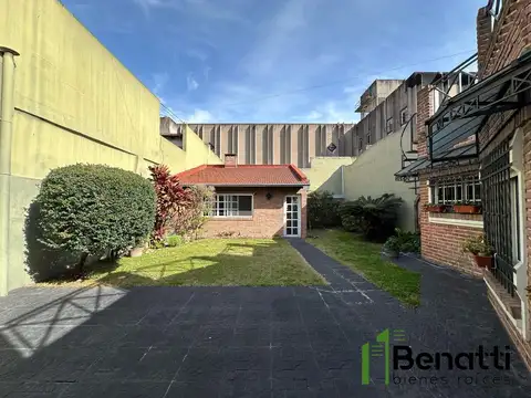 Casa en Venta con 2 cocheras