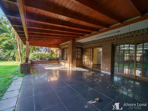 Casa 6 ambientes con 5 baños