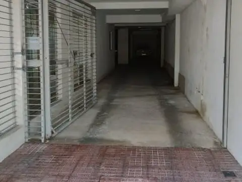 RETASADA. Cochera en venta, Vila 753