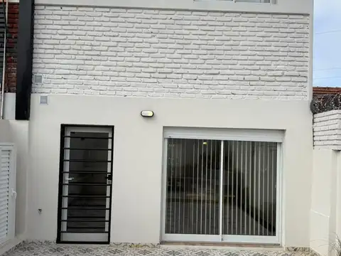 Venta de Dúplex - 4 ambientes - 2 plantas - Patio -Libres del Sud 700 - Parque Luro - Mar del Plata