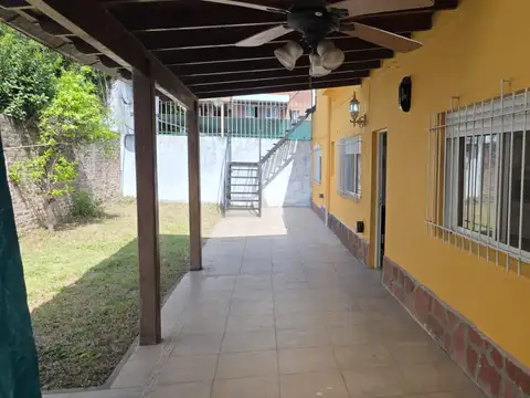 PH USO PROFESIONAL o VIVIENDA, CON PATIO, JARDIN Y 2 DORMITORIOS