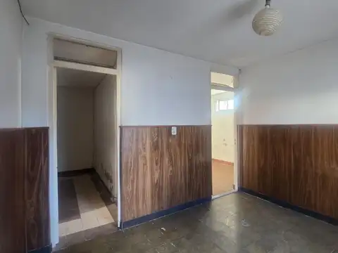 Departamento en venta a refaccionar en Cañuelas centro.