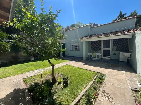Casa en Venta en Beccar - 2 dormitorios - Jardín