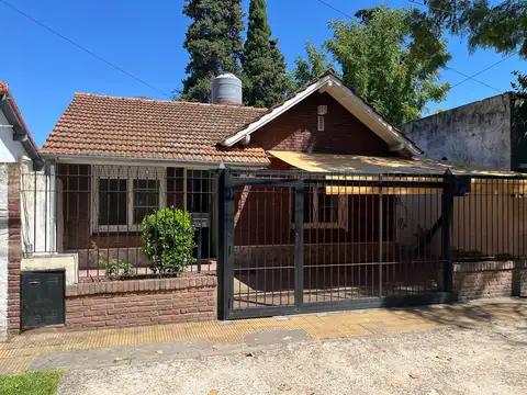 Casa en Venta en Beccar - 2 dormitorios - Jardín