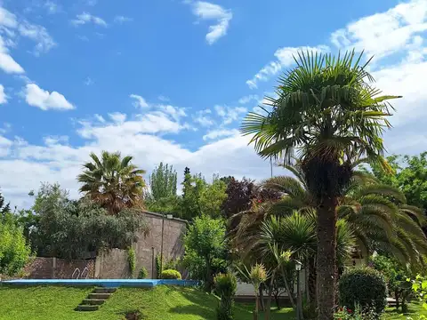 Casa en Venta con 4 cocheras