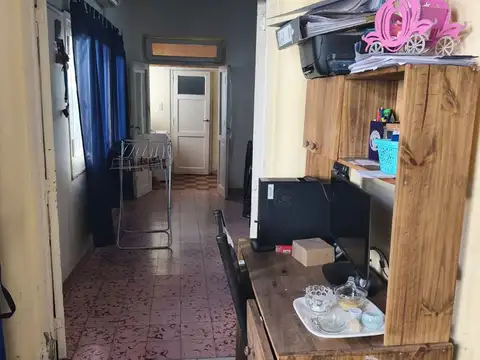 Casa 8 ambientes con 2 baños