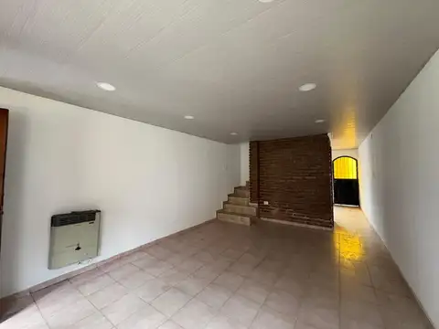 Casa 4 ambientes con 1 baño