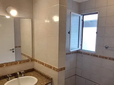 VERSALLES GALLARDO AL.400 PH 2 AMB.MUY LUMINOSO CON BALCON Y LAVADERO.