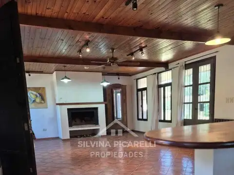 VENTA CASA BARRIO PARQUE SAKURA. CALLE JUANA DE IBARBOUROU 100
