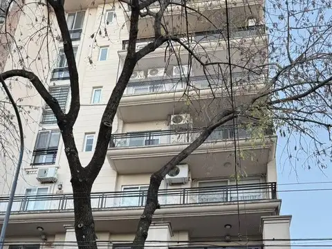 Departamento 3 ambientes con balcon corrido y cochera en Villa Urquiza