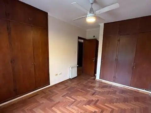 Casa 6 ambientes con 2 baños