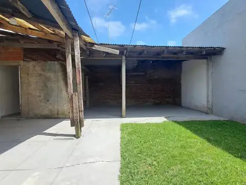 VENTA CASA a REFACCIONAR 2 DORM., PARQUE- LA PLATA