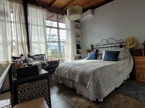 Muy lindo depto tipo PH de 3 ambientes. Muy tranquilo y bajas expensas