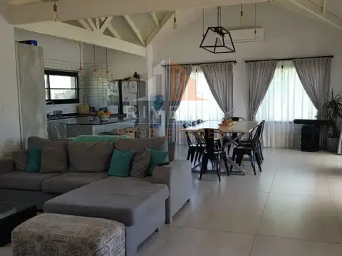 Casa 7 ambientes con 4 baños