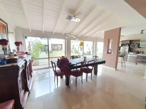 Casa 4 ambientes con 3 baños