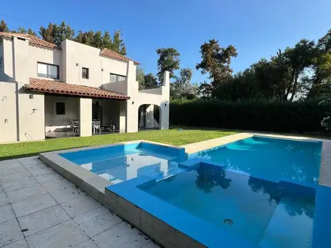 Casa 6 ambientes con 3 baños