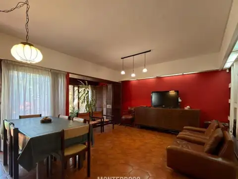 Casa 5 ambientes con 2 baños