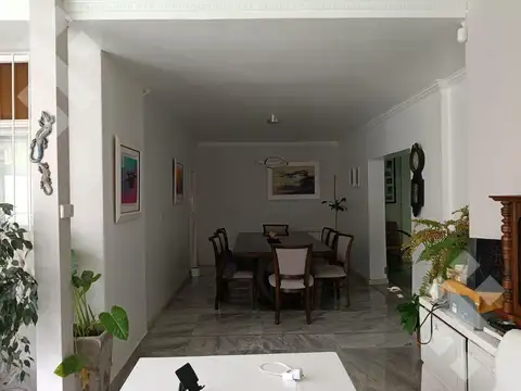 Venta casa 4 dormitorios - Area centro sur - Perito Moreno 800
