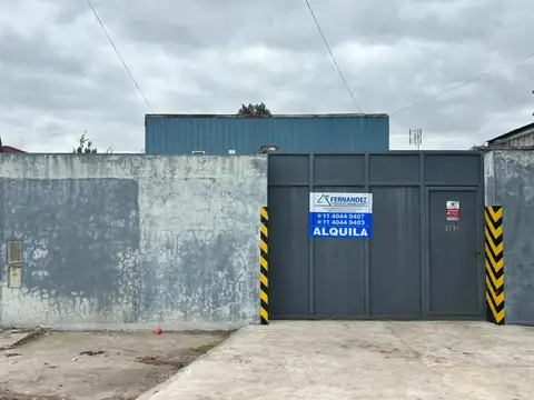 Excelente Galpón en Alquiler con un Playón de 10 x 12 , galpón de 10 x 25 y un fondo de 10 x 8mts en Berazategui