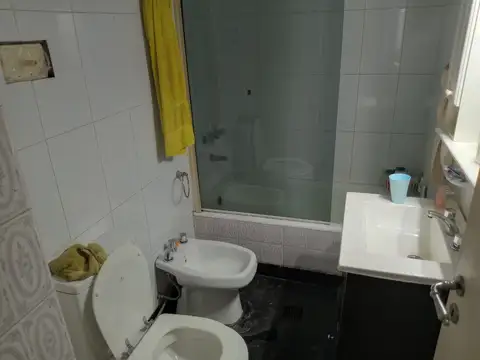 Paraguay 1487 OPORTUNIDAD: Planta Baja con Doble Patio y Renta Activa en Rosario