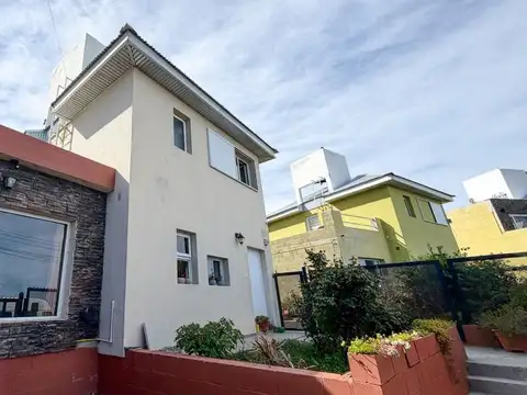 CASA  2 DORMITORIOS Y PATIO