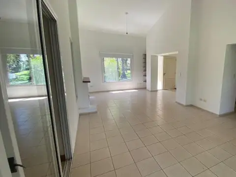 SE VENDE CASA EN Bº SAN ISIDRO 3 DORMITORIOS APTA CREDITO