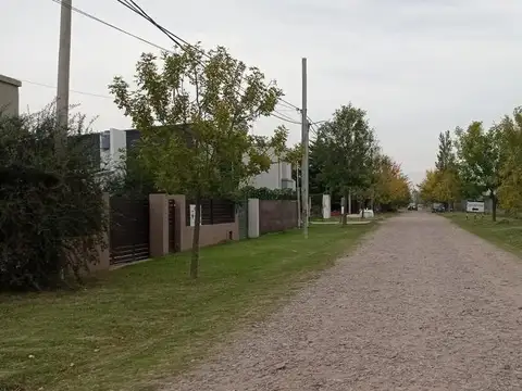 VENTA: Terreno de 518 m2 con orientación Oeste ubicado en Punta Chacra, Roldán