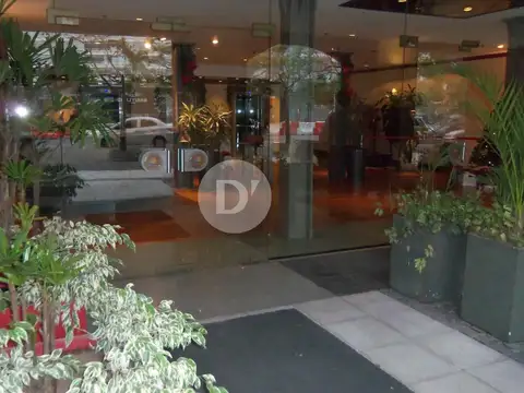 Oficina en Alquiler con 8 cocheras