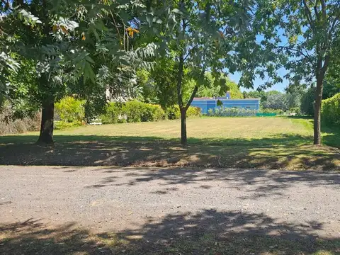 Venta de Lote en Haras del Sur frente al golf