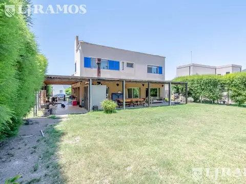 Casa 7 ambientes con 2 baños