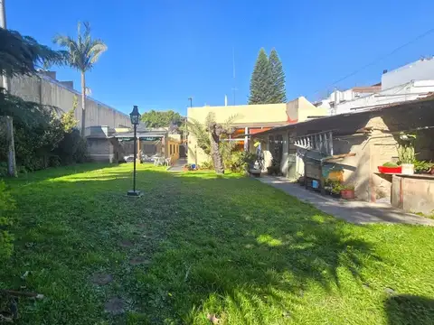 VENTA CASA MONTE CASTRO DOBLE LOTE FONDO LIBRE