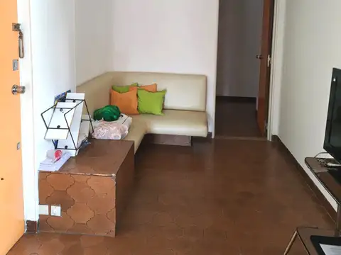 PISO EN VENTA FRENTE AL PARQUE CENTENARIO - 5 AMB Y COCHERA - SUP. 162 m2