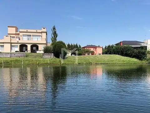 Barrio San Francisco, Villanueva 200