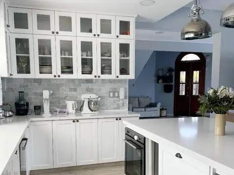 Casa 4 ambientes con 4 baños