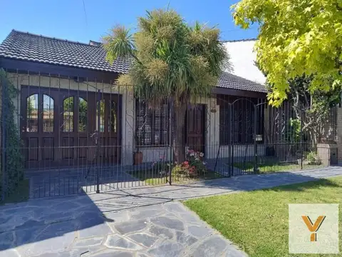 Casa en venta - 2 Dormitorios 1 Baño - Mar del Plata
