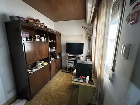 Casa 6 ambientes con 2 baños