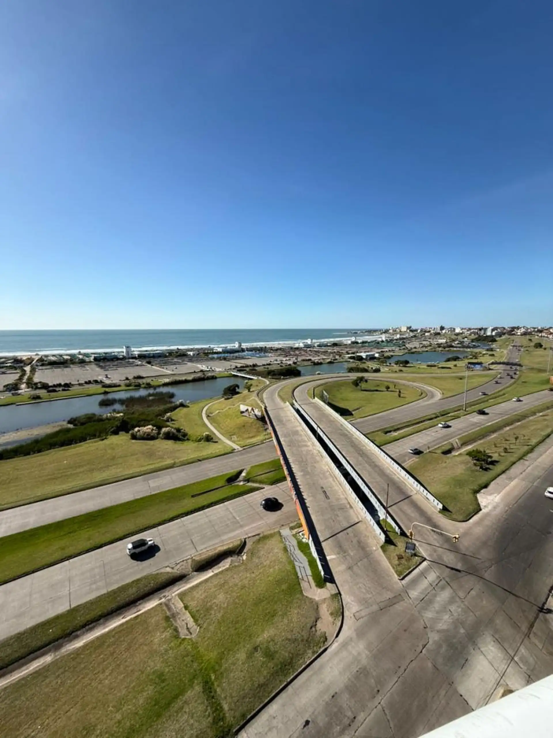 Depto 3 amb, 73m² con cochera y vistas al mar — Punta Mogotes