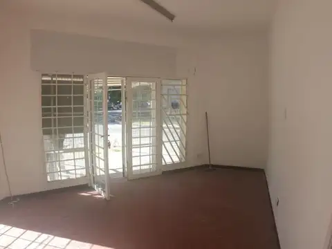 Oportunidad de venta unica en esquina. local con vivienda