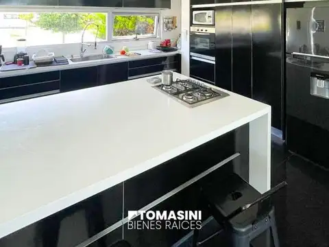 Casa 5 ambientes con 3 baños